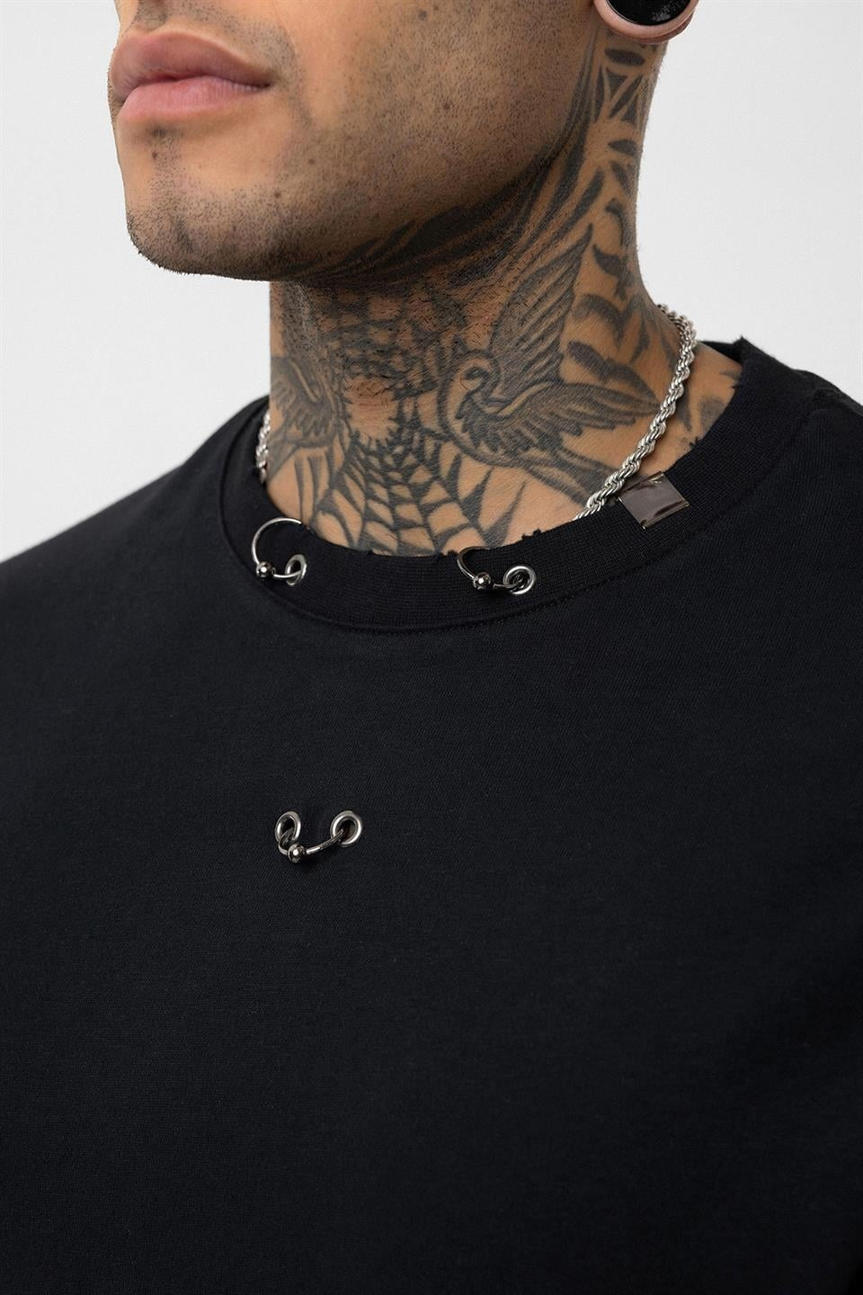 Oversize Metal Halka Detaylı Tişört