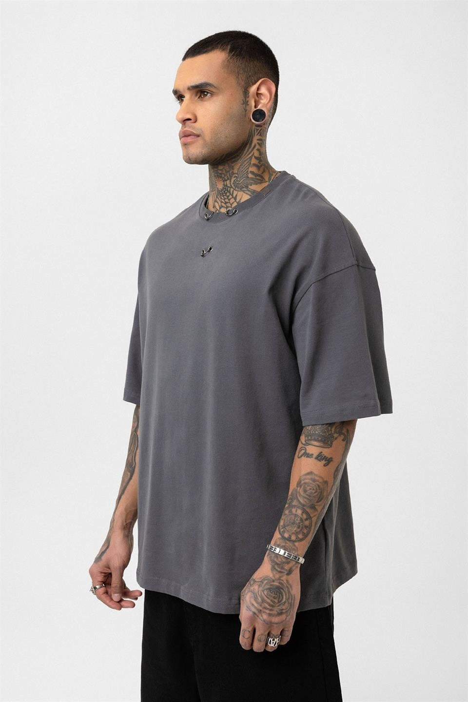 Oversize Metal Halka Detaylı Tişört