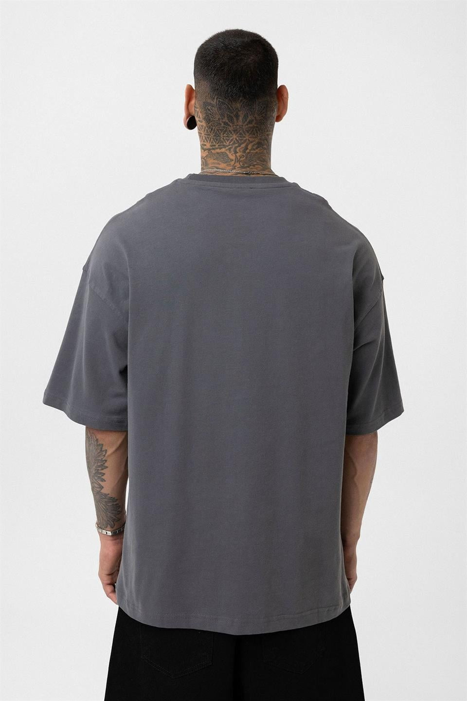 Oversize Metal Halka Detaylı Tişört