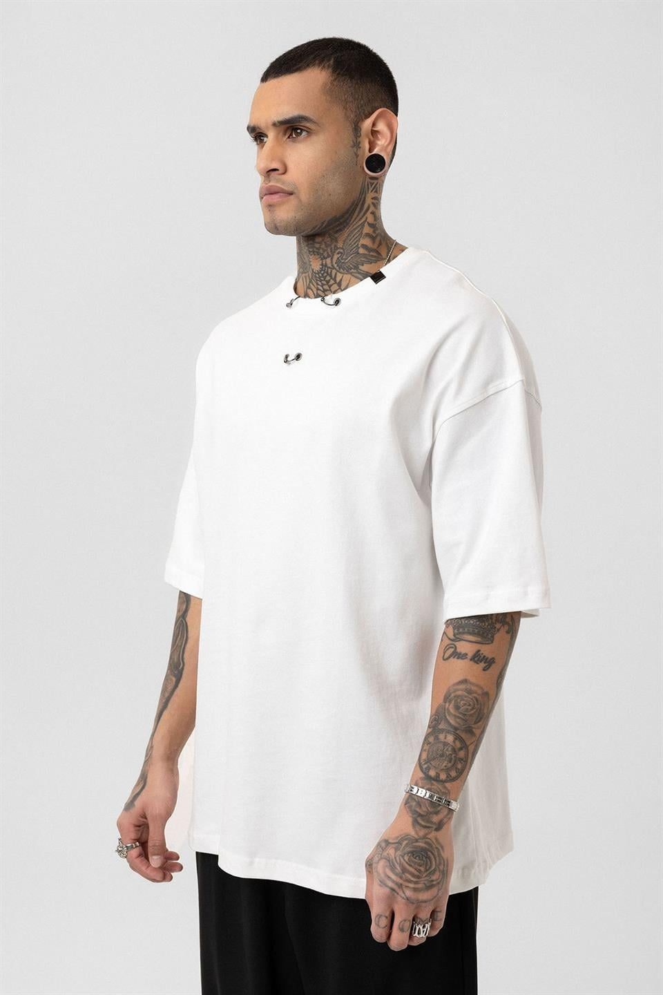 Oversize Metal Halka Detaylı Tişört