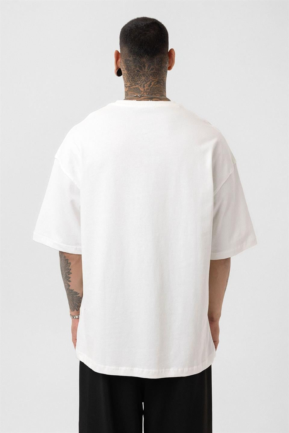 Oversize Metal Halka Detaylı Tişört