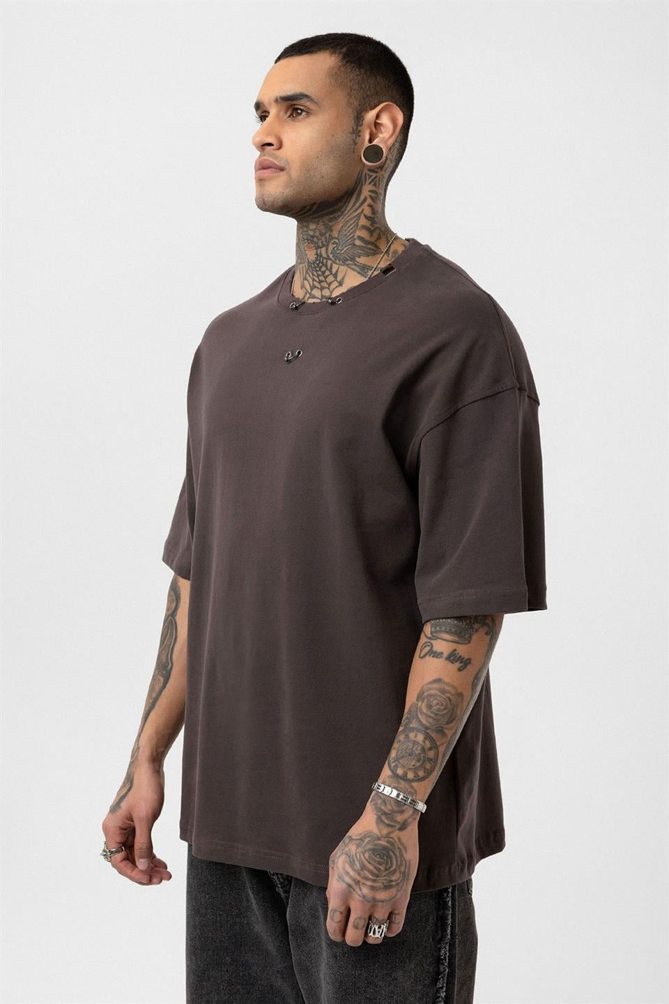 Oversize Metal Halka Detaylı Tişört