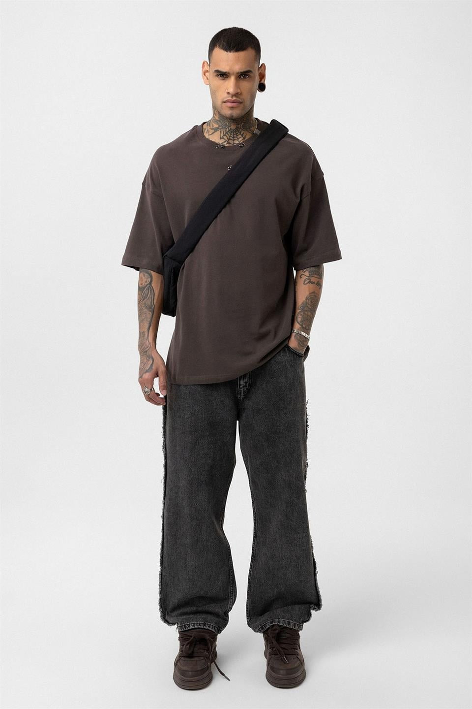 Oversize Metal Halka Detaylı Tişört
