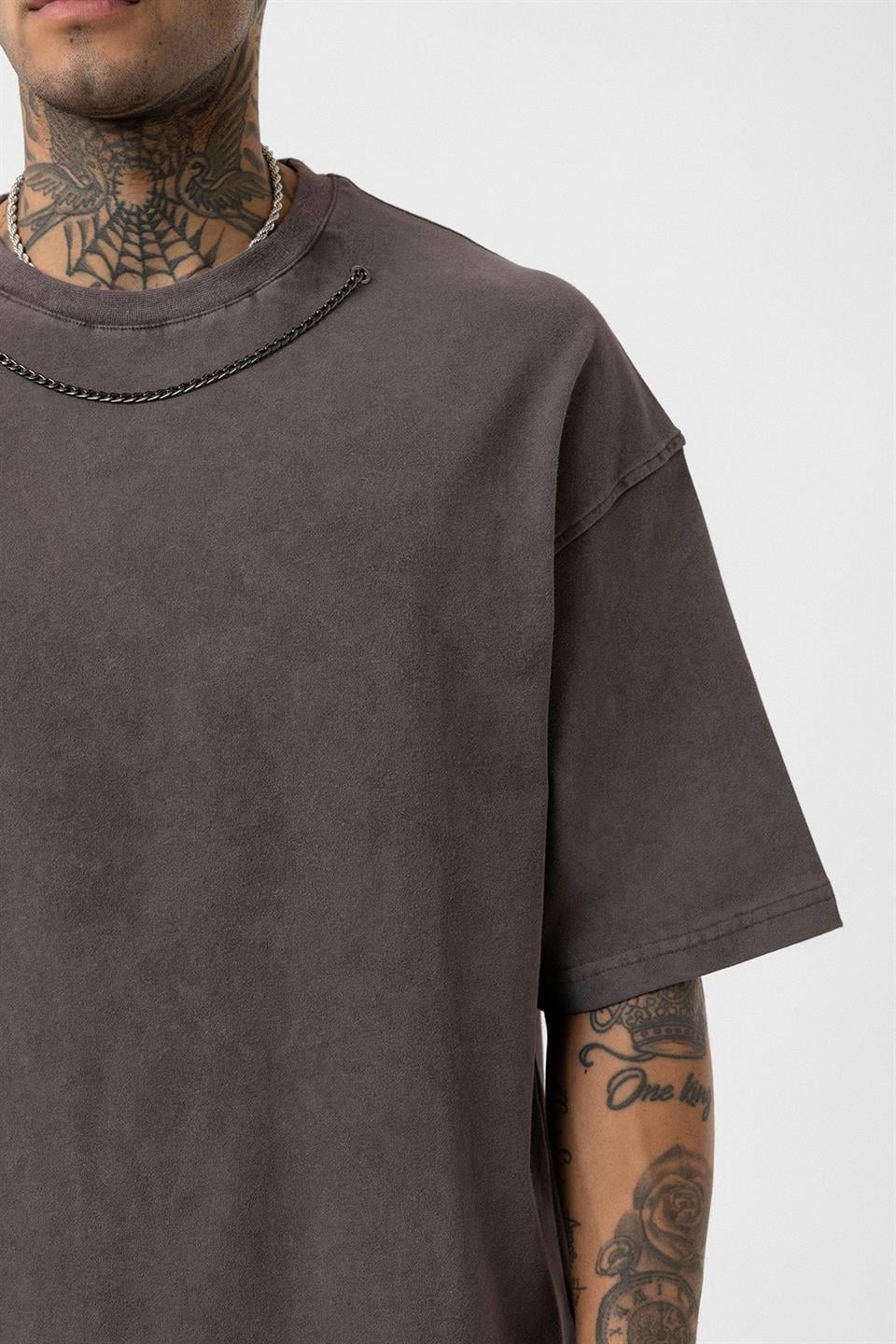 Yıkamalı Zincir Detaylı Oversize Tişört