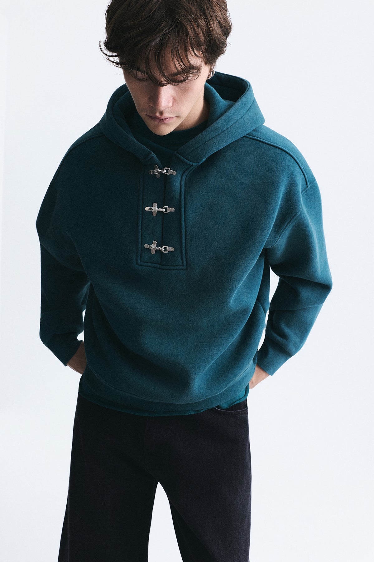 Boxy Fit Metal Klips Kapama Sweatshirt