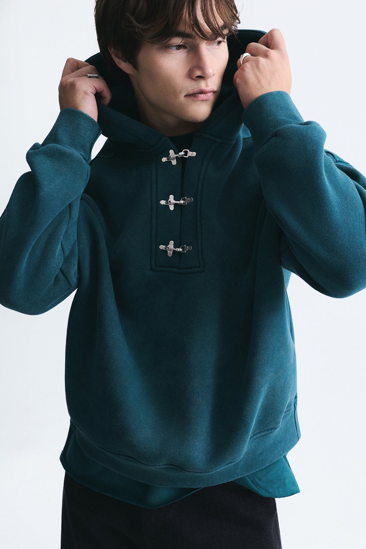 Boxy Fit Metal Klips Kapama Sweatshirt