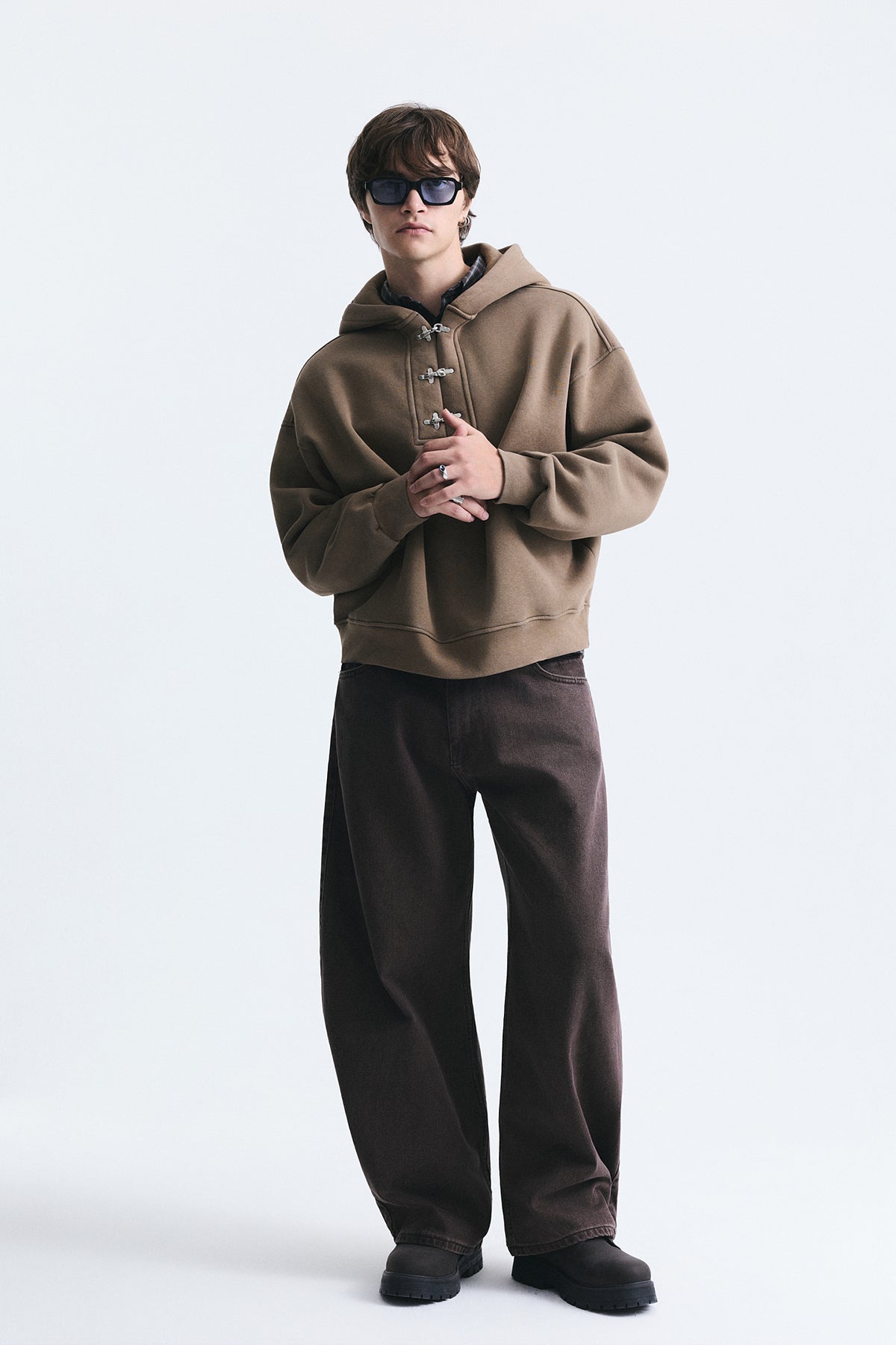 Boxy Fit Metal Klips Kapama Sweatshirt