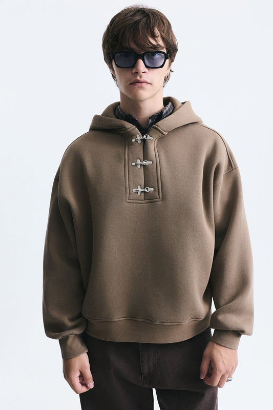 Boxy Fit Metal Klips Kapama Sweatshirt
