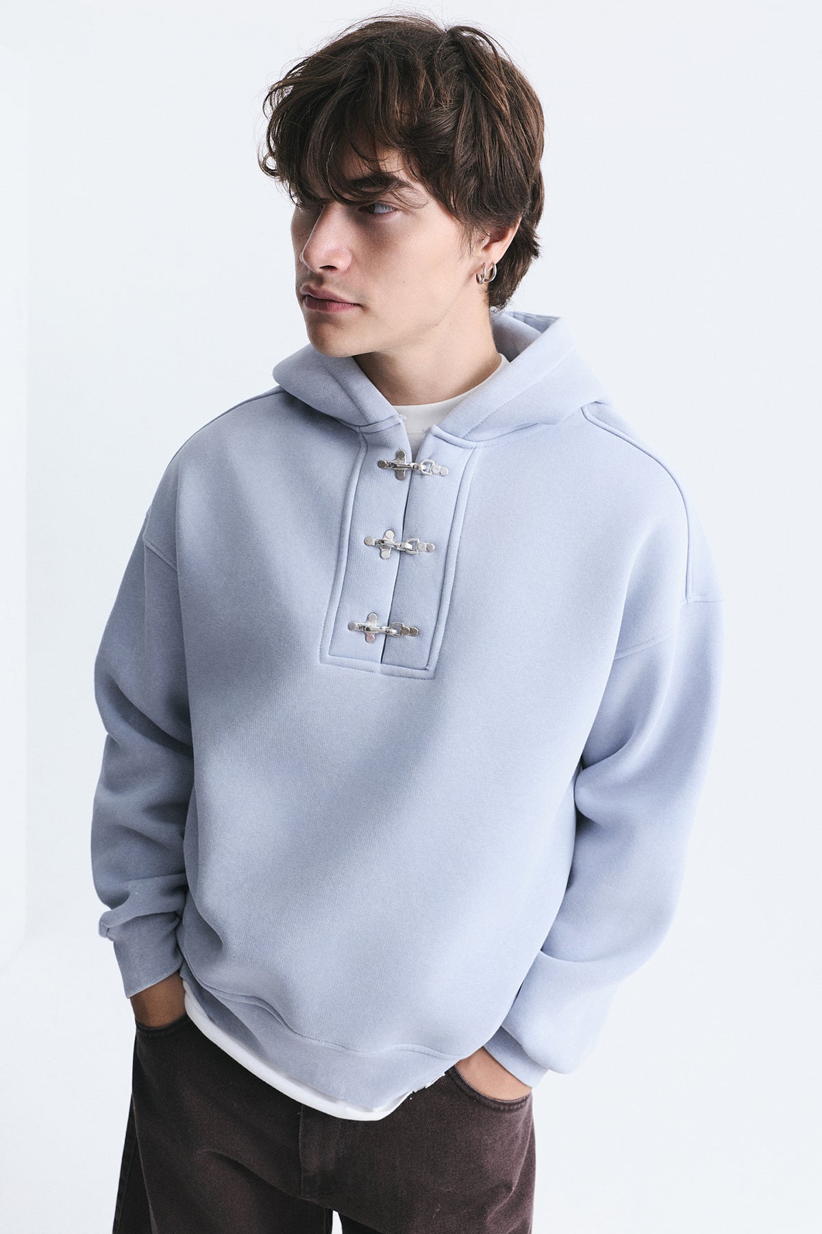 Boxy Fit Metal Klips Kapama Sweatshirt