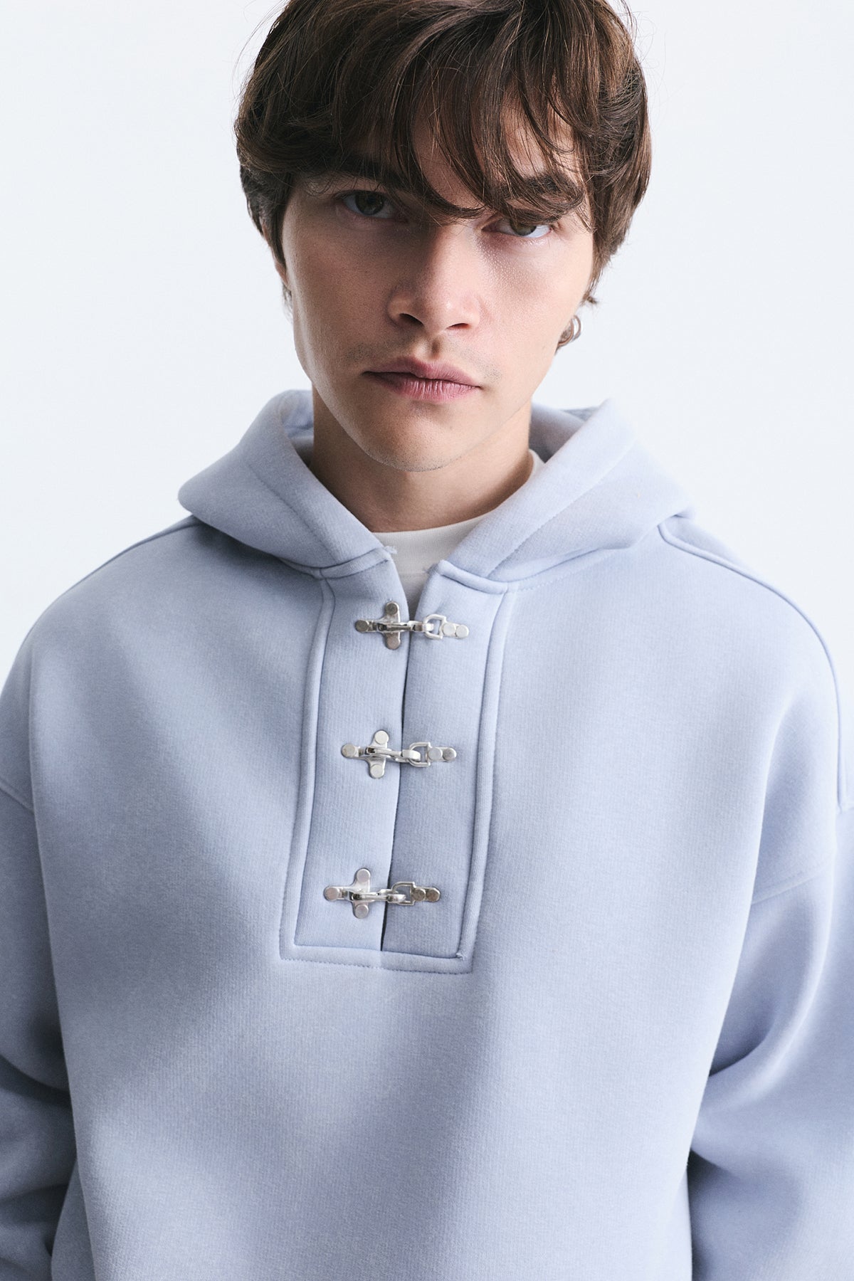 Boxy Fit Metal Klips Kapama Sweatshirt