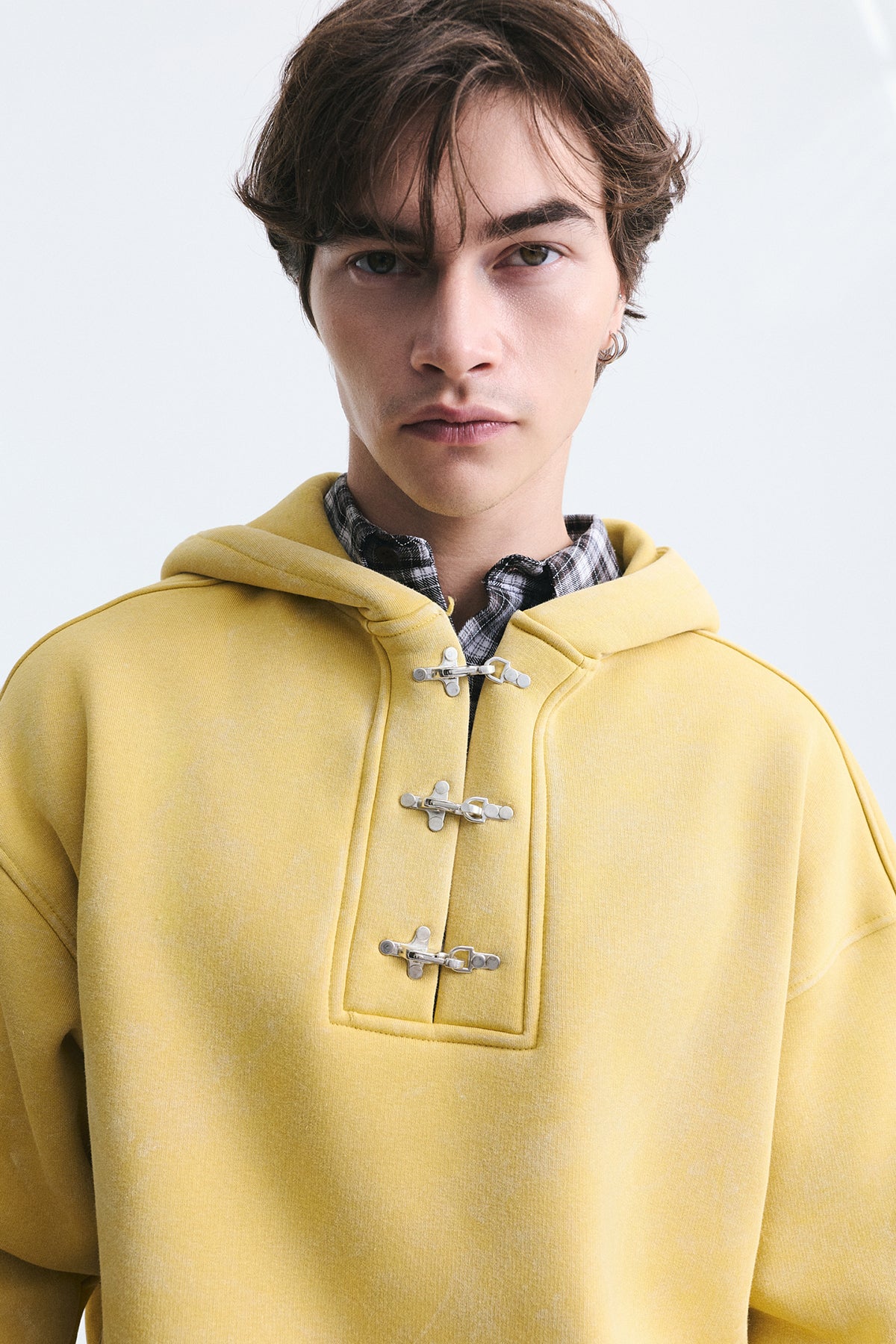 Boxy Fit Metal Klips Kapama Sweatshirt