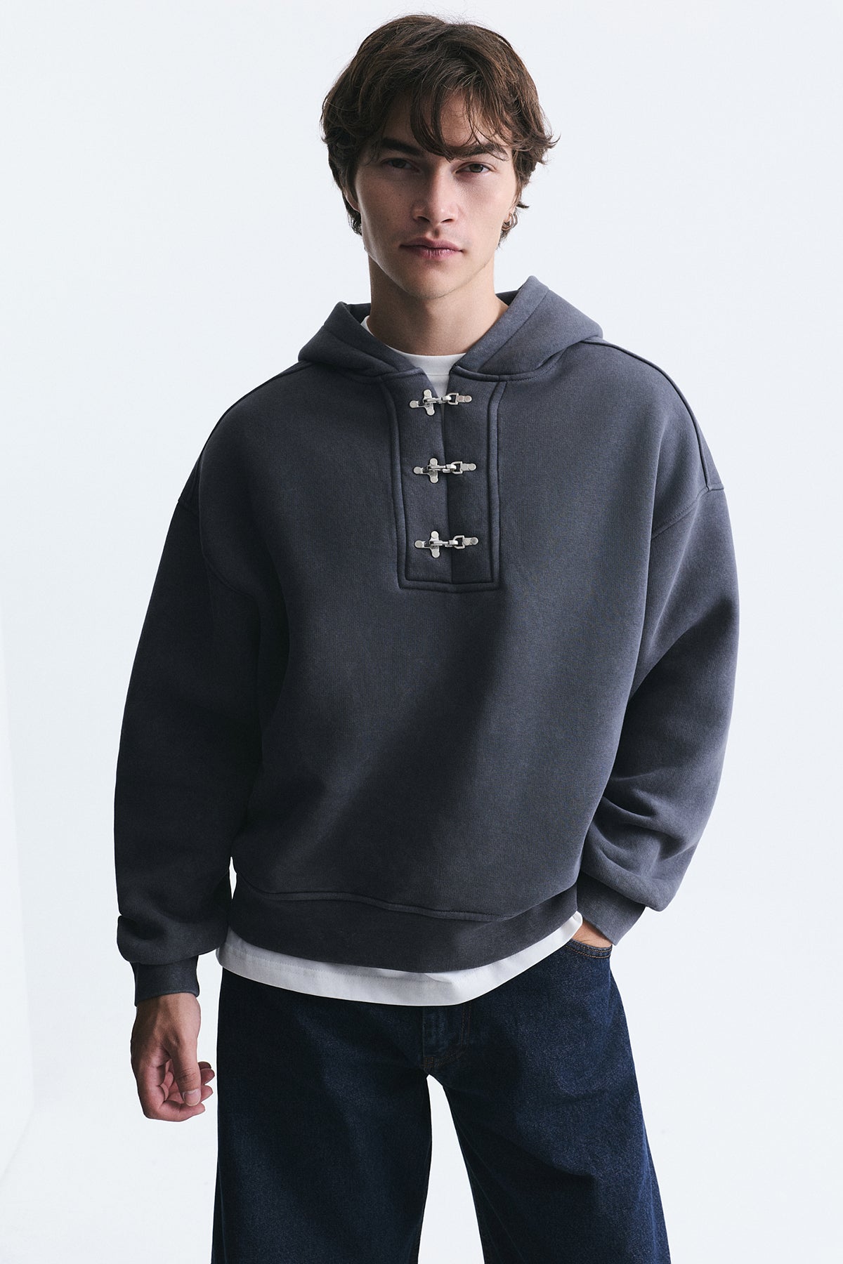 Boxy Fit Metal Klips Kapama Sweatshirt