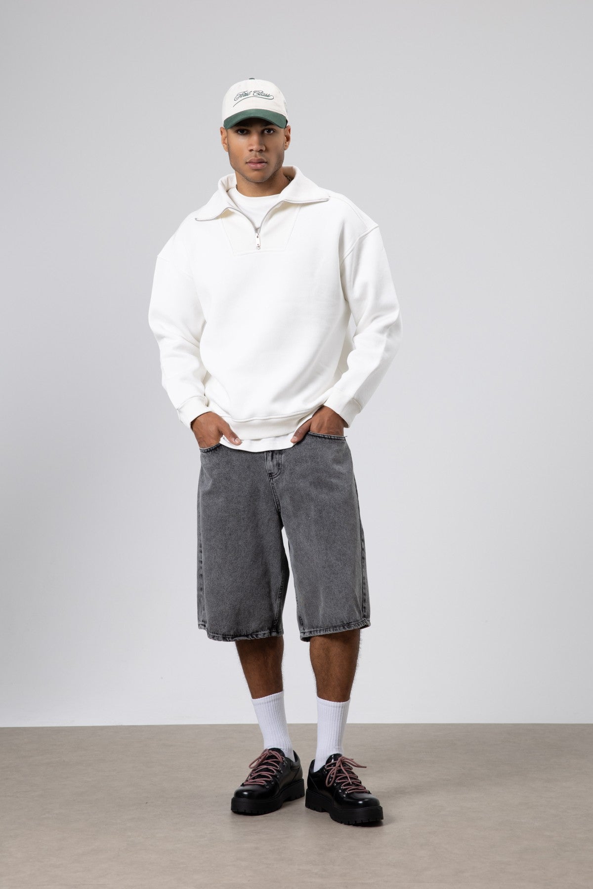 Basic Fermuarlı Dik Yaka Sweatshirt