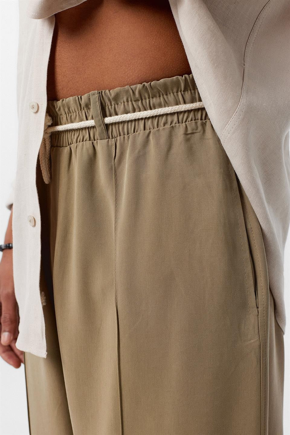 Kemer Detaylı Baggy Lyocell Pantolon
