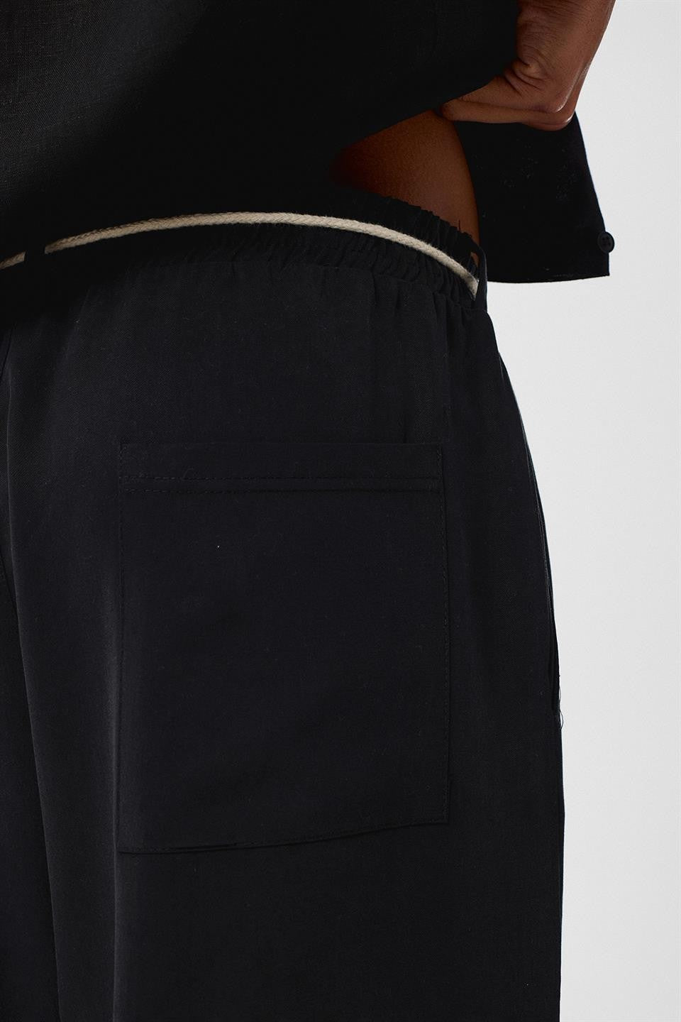 Kemer Detaylı Baggy Lyocell Pantolon