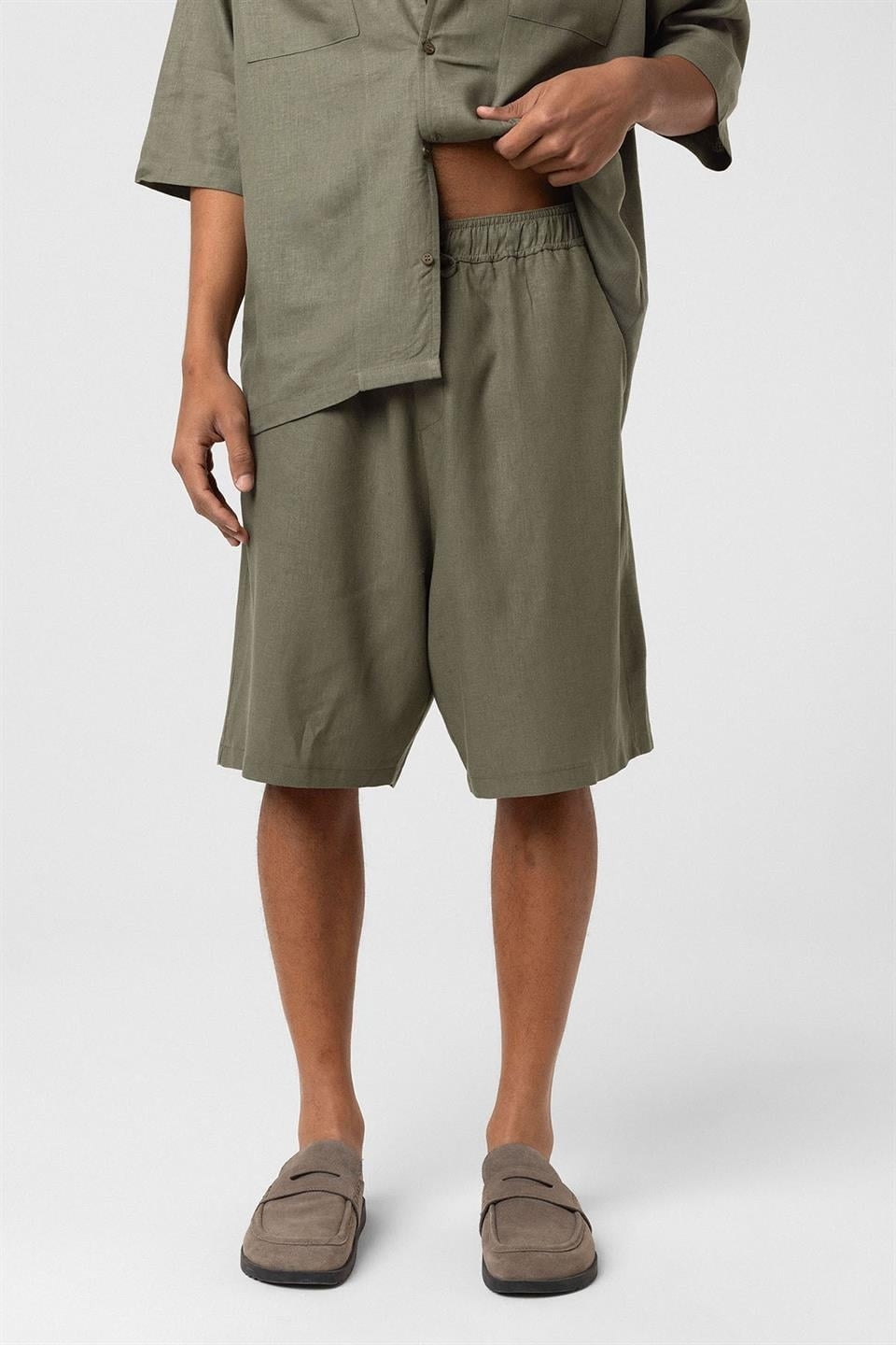 Oversize Çift Cepli Keten Şort
