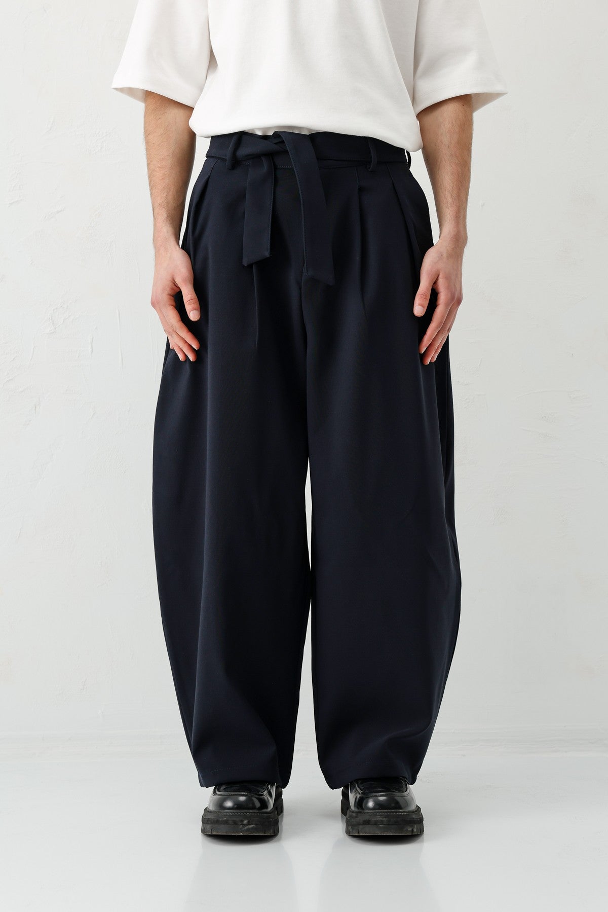 Barrel Fit Tailored Fit Kemerli Pantolon